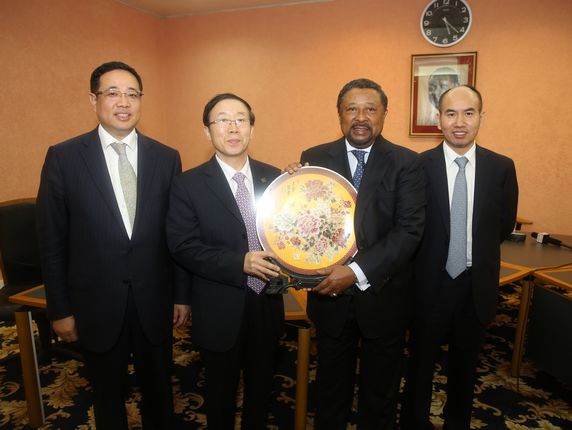 Vice President Feng Zuoku Meeting with Jean Ping, the Former President of the African Union